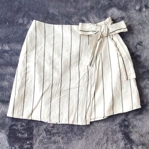 Forever 21 White Stripped Mini Skirt with Bow in Medium